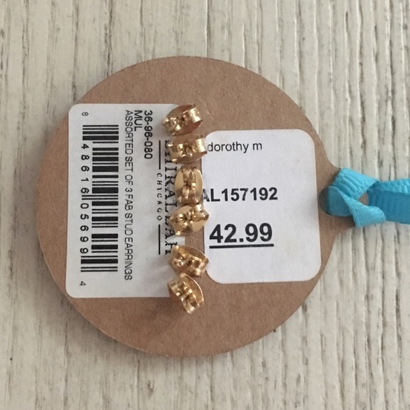 Beautiful Stud Earring Set - Picture 2 of 4